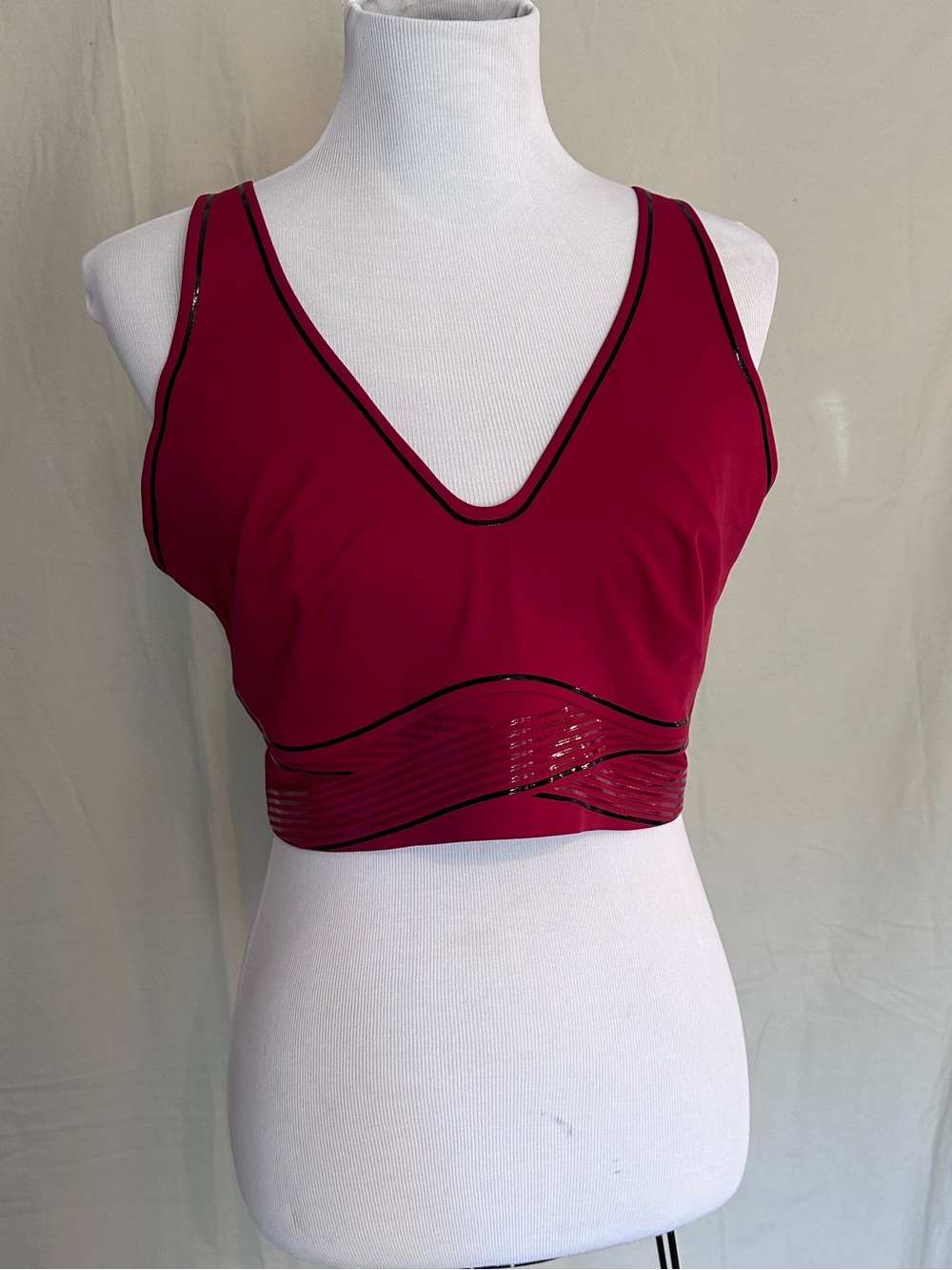 Victoria's Secret VSX Red V-Neck Longline Sports Bra Black Trim XXL like new